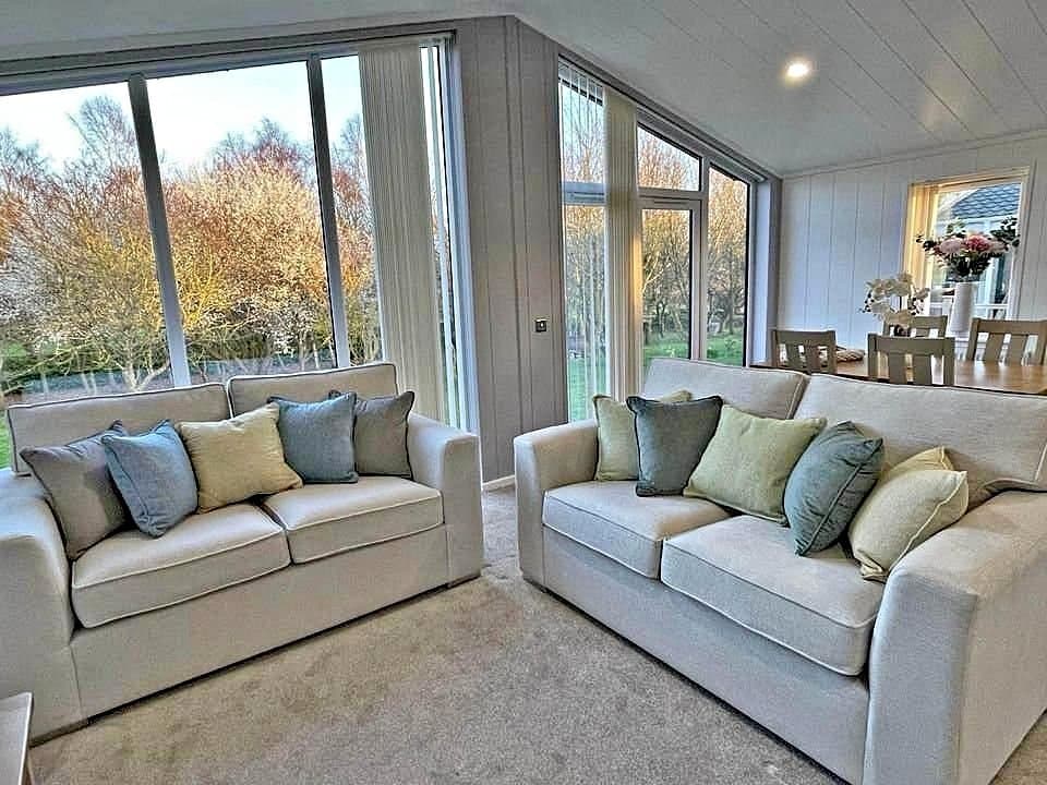 Elegant Dylan Sofa variation 4