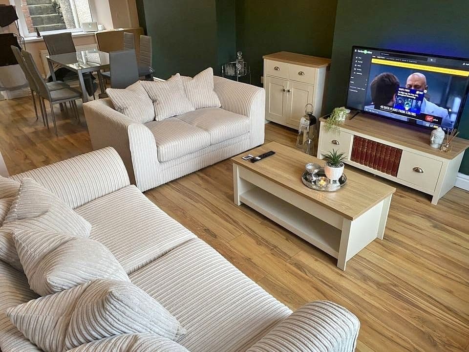Elegant Dylan Sofa variation 6