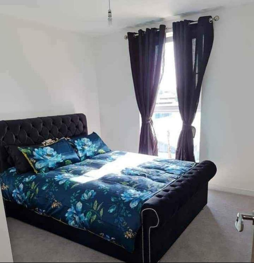 Stylz Sleigh Bed variation 1