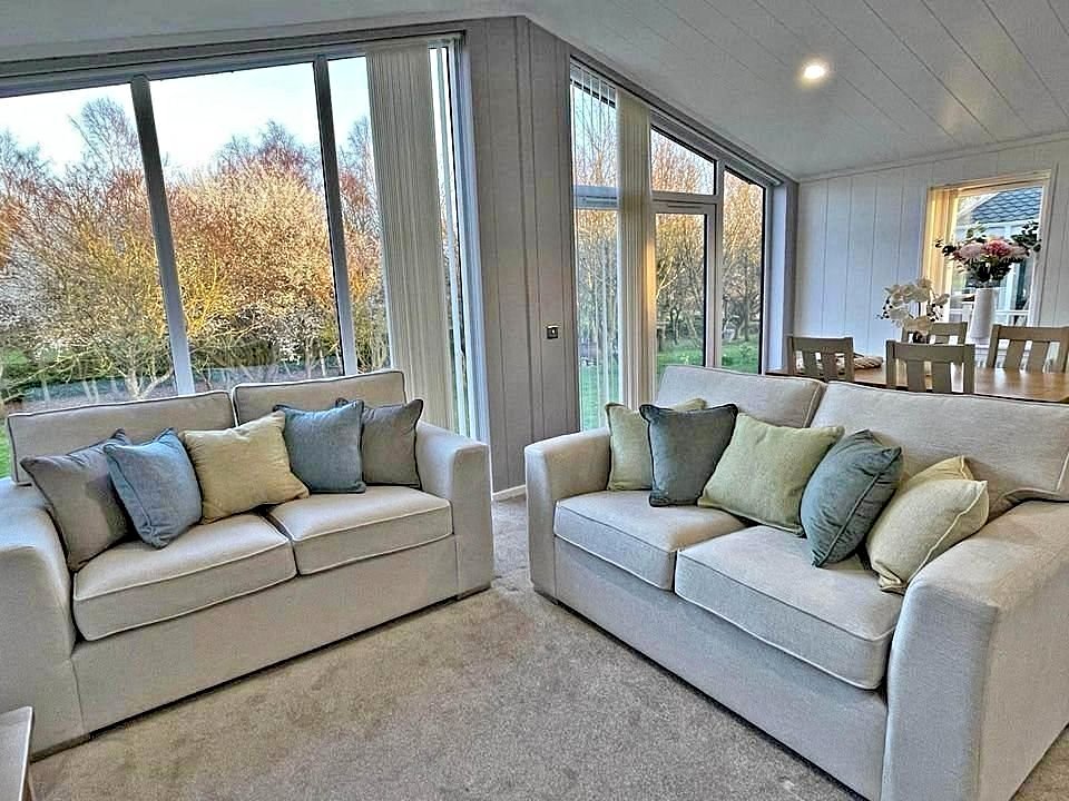Elegant Dylan Sofa 4