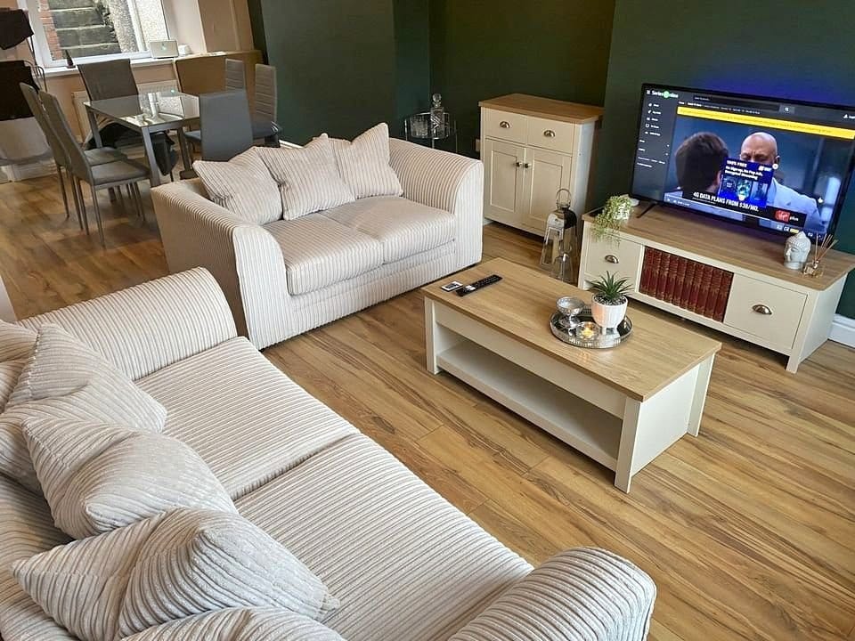 Elegant Dylan Sofa 6